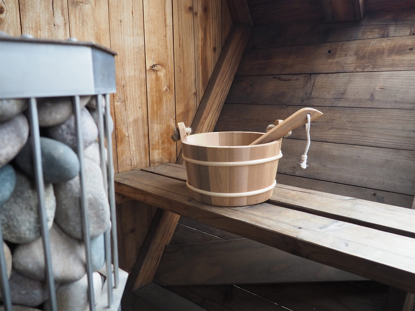 HSE Sauna-Eimer & Schöpfkelle aus rotem Zedernholz – 4 Liter
